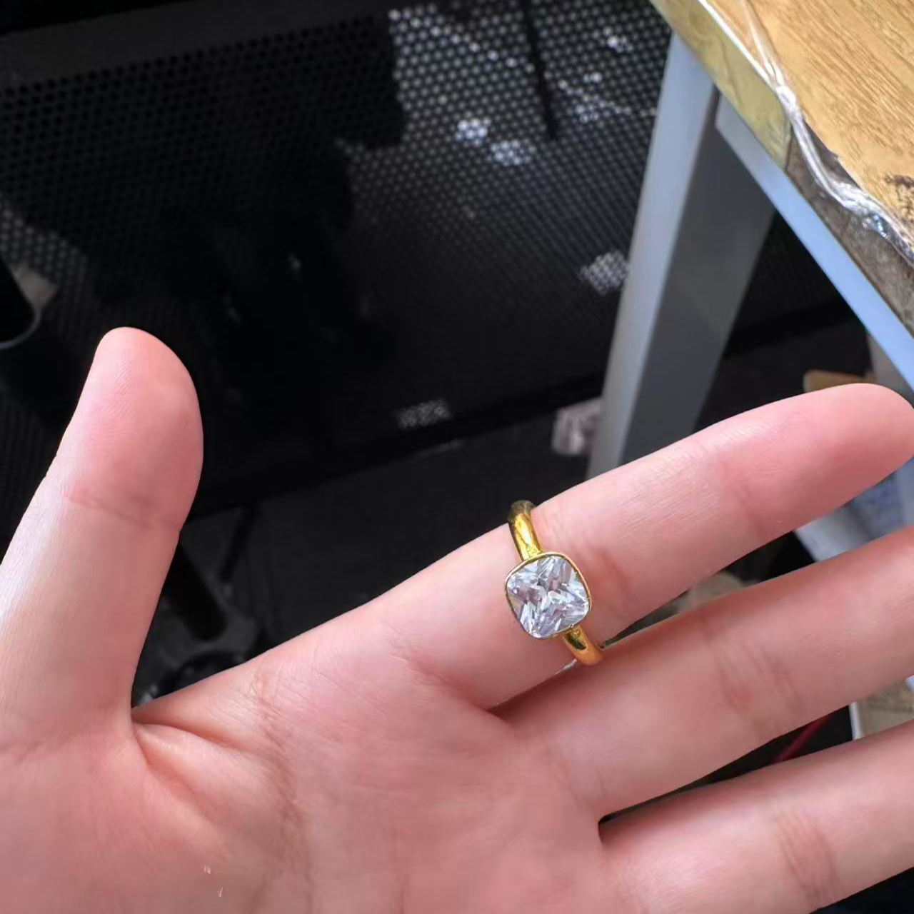 周帝王黄金电黑工艺足金方钻戒指时尚圈戒轻奢精致纯金简约戒指