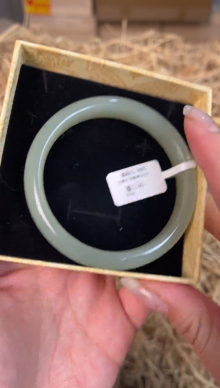 未镶嵌手镯石英质玉D-885