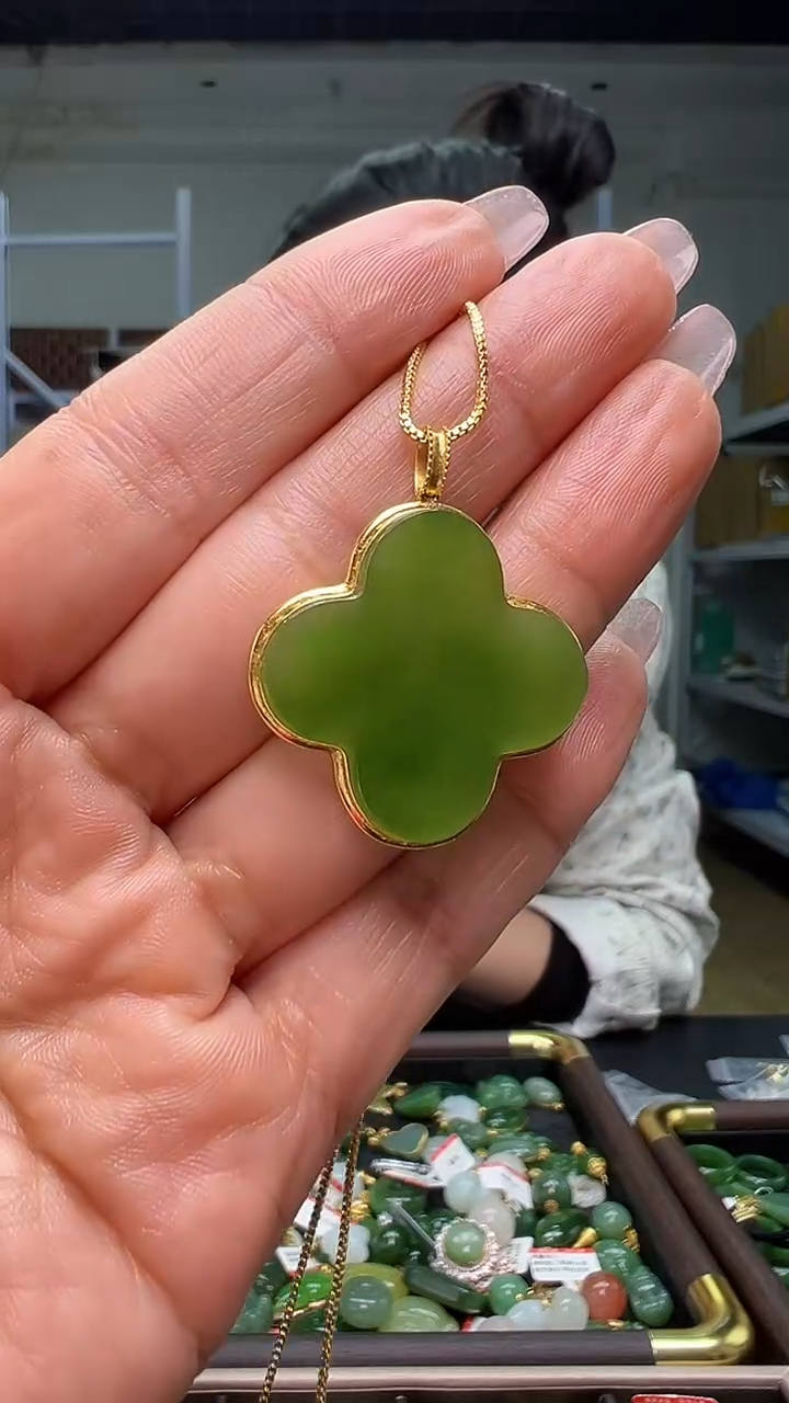 颈饰18K金镶嵌和田玉(多样性发货.发其一)12.09.98