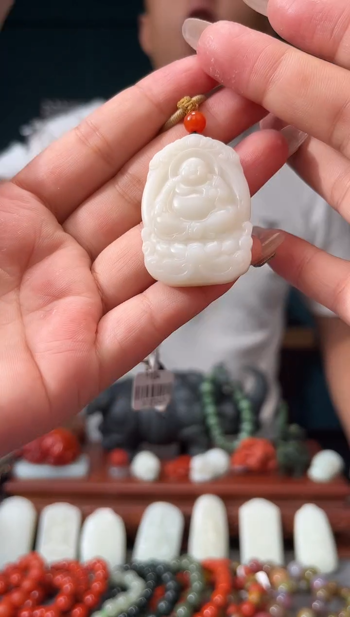 和田玉未镶嵌颈饰吊坠