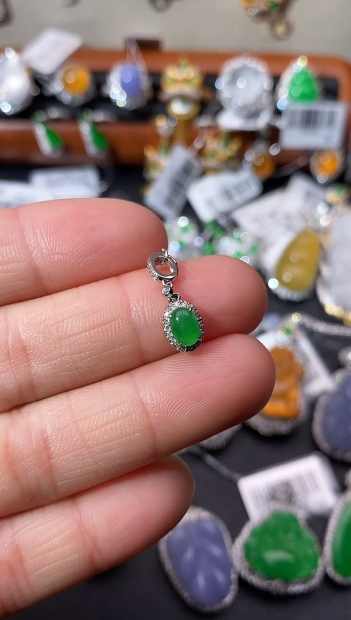 【闪购商品】翡翠吊坠(不含链)18K金镶嵌吊坠