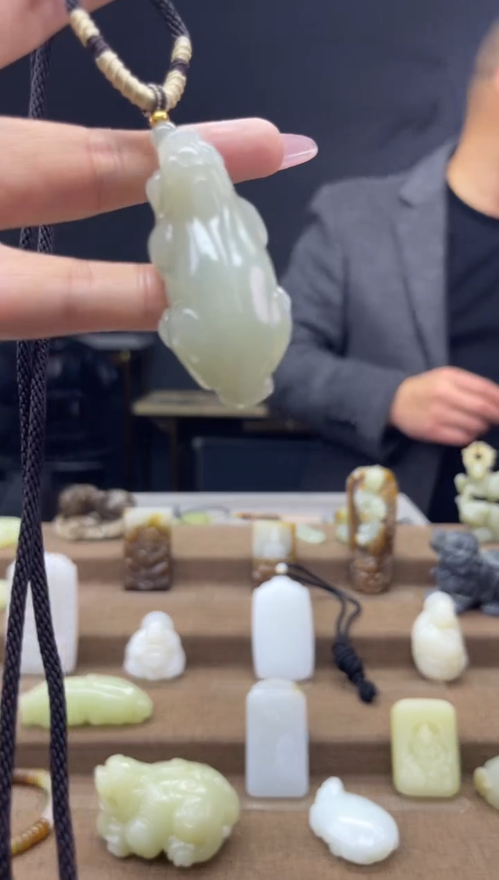 颈饰未镶嵌和田玉1