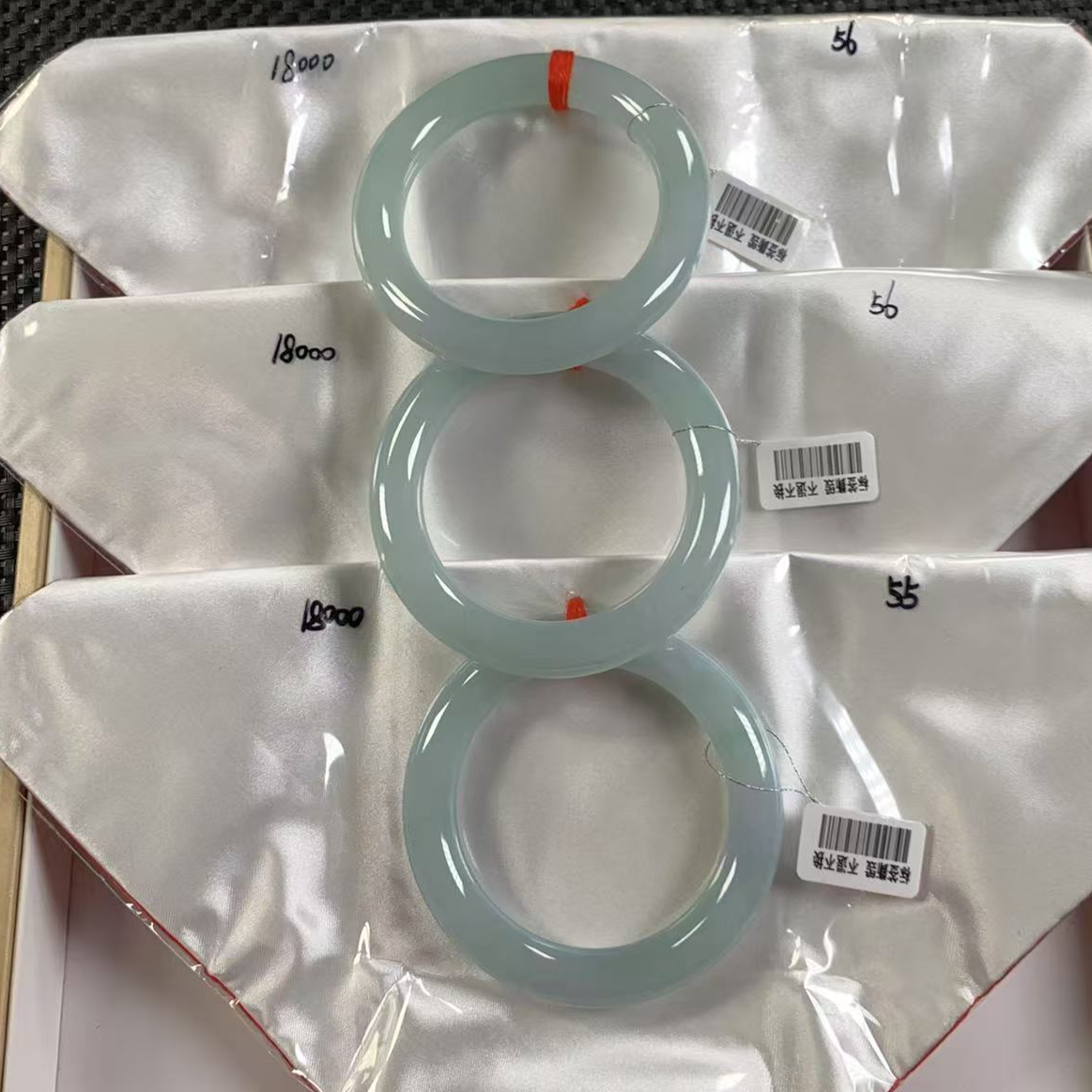 天然缅甸翡翠A货手镯多样性发货，发一件