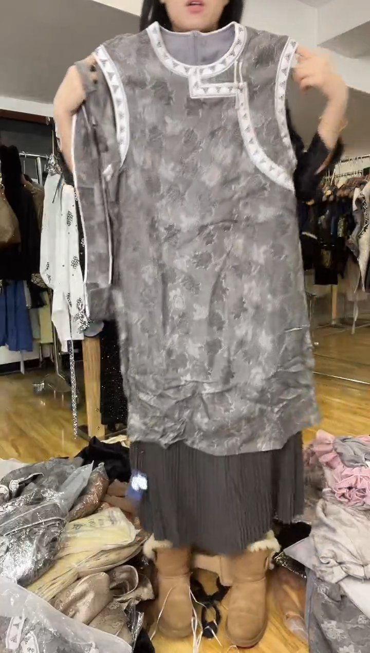 连衣裙       M码       80-105斤