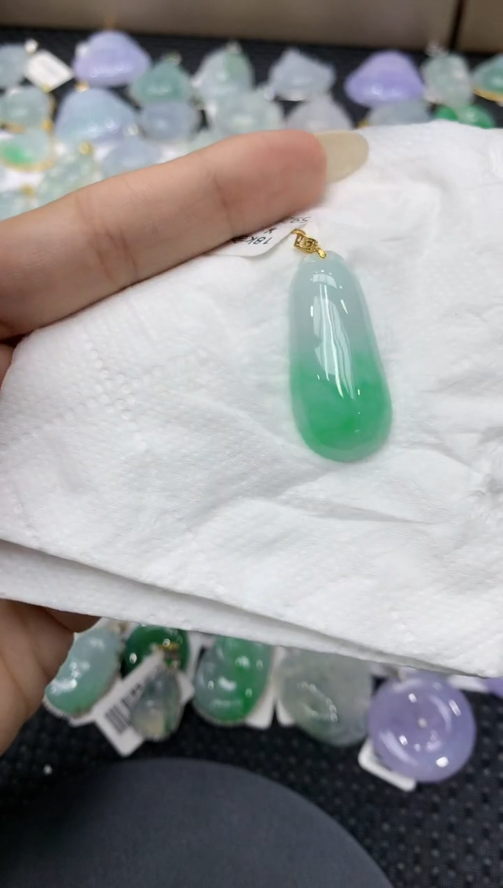 颈饰18K金镶嵌翡翠1111111111