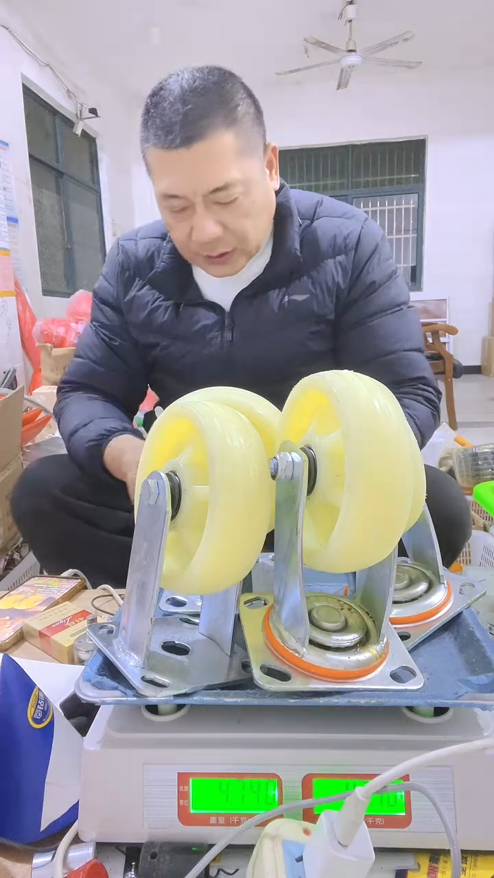 2个万向2个定向轮子 50
