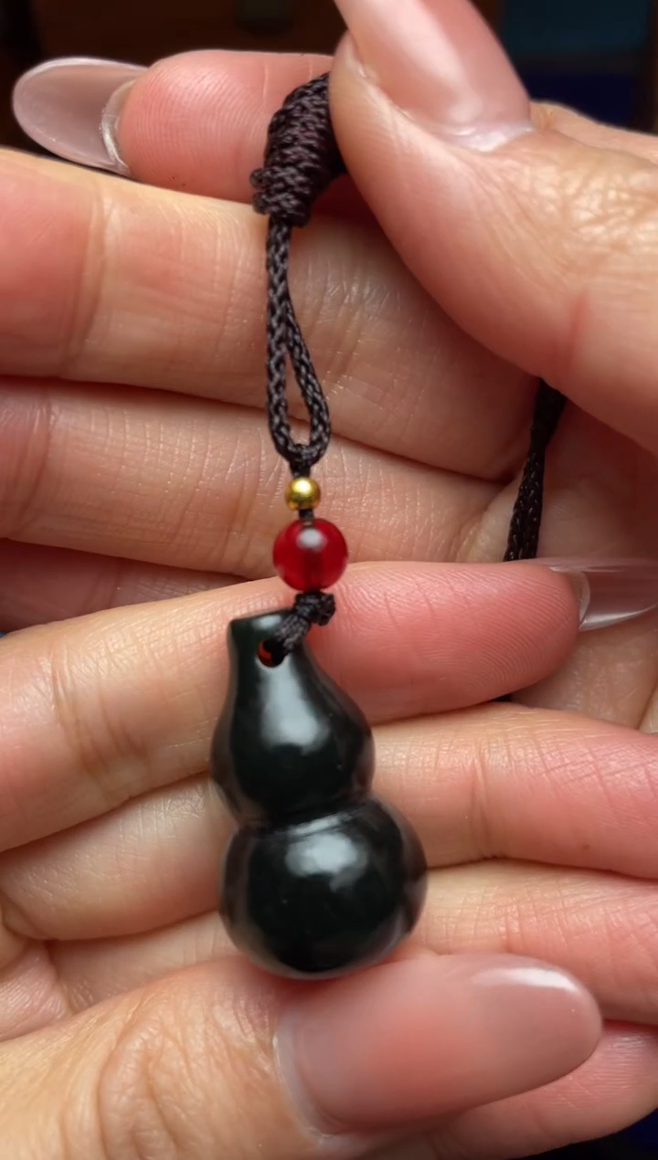 未镶嵌和田玉挂件心**水和田玉