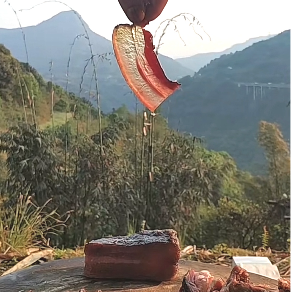 四川特产农家柏树枝烟熏土猪腊五花