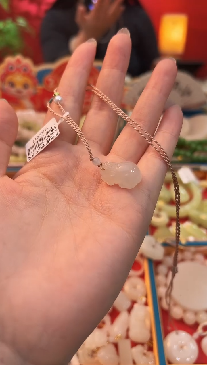 【闪购商品】和田玉吊坠未镶嵌藕粉胖墩貔貅