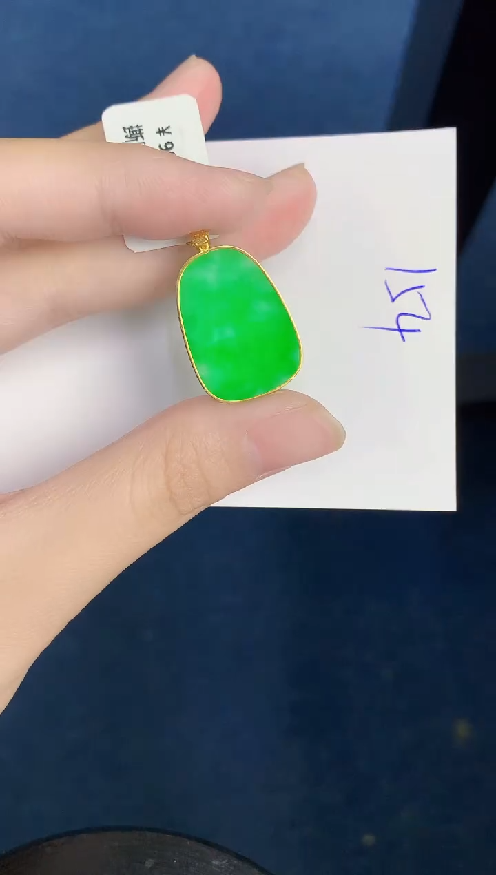 翡翠18K金镶嵌颈饰000000000