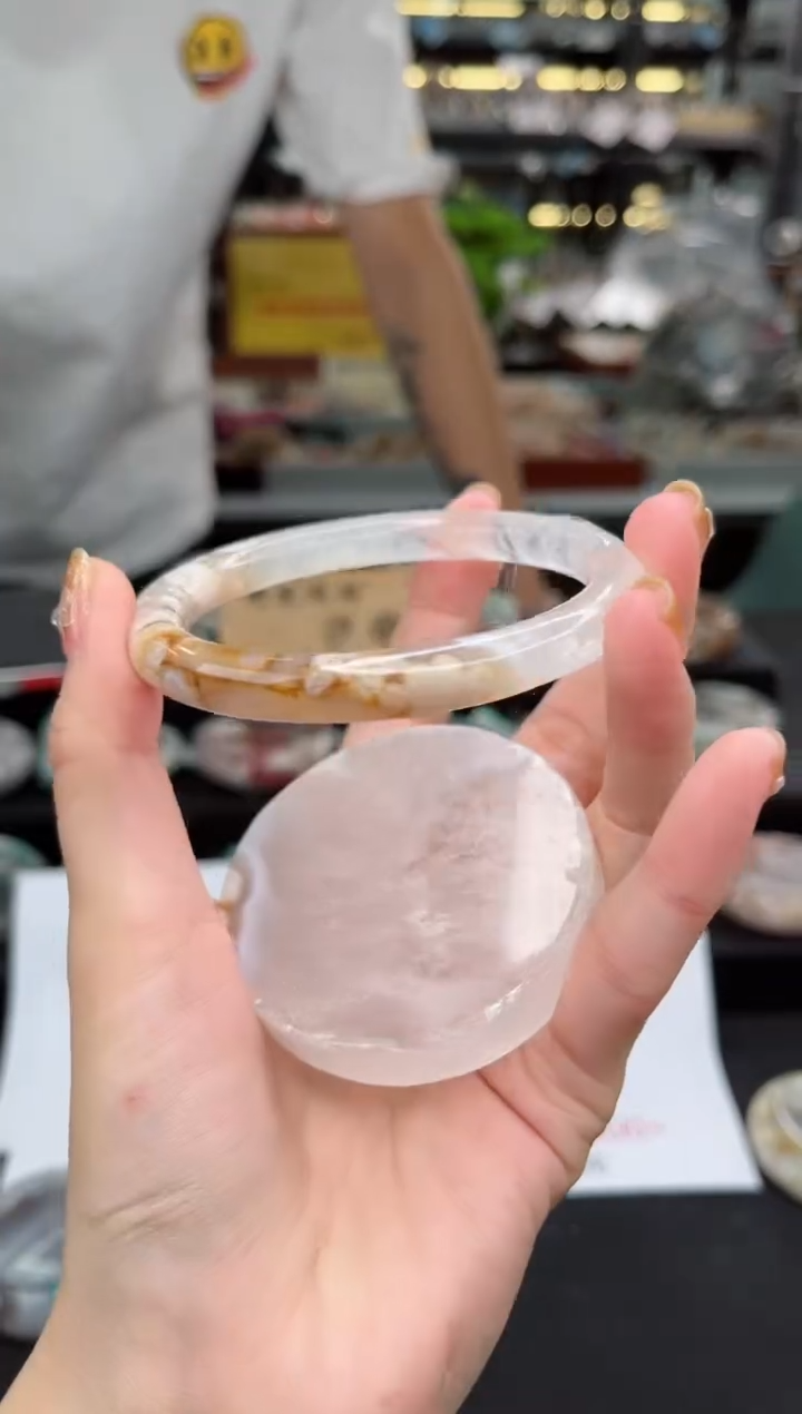 【闪购商品】石英质玉手镯未镶嵌63圈口（不退不换）1931073