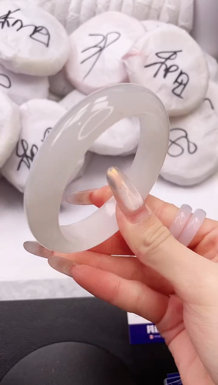 【闪购商品】石英质玉手镯未镶嵌10K203-59