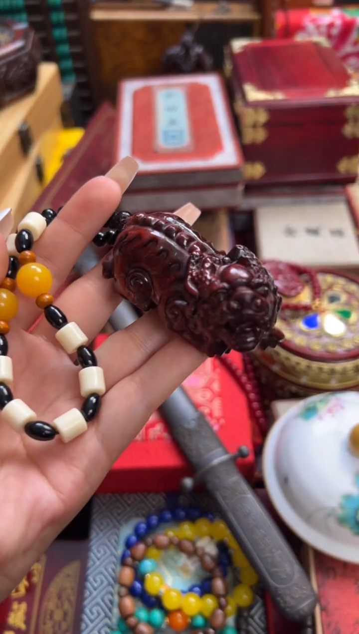 檀香紫檀（小叶紫檀）--------瓷---------貔貅