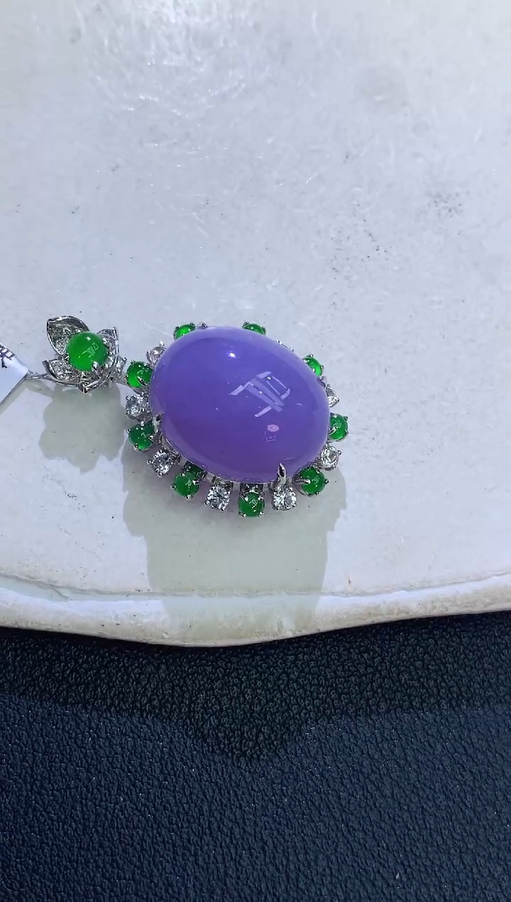 颈饰18K金镶嵌翡翠赠礼盒证书 麦麦