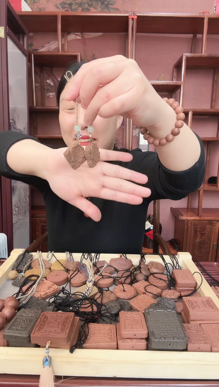 【闪购商品】泥塑南朝遗梦小蝴蝶吊坠一对