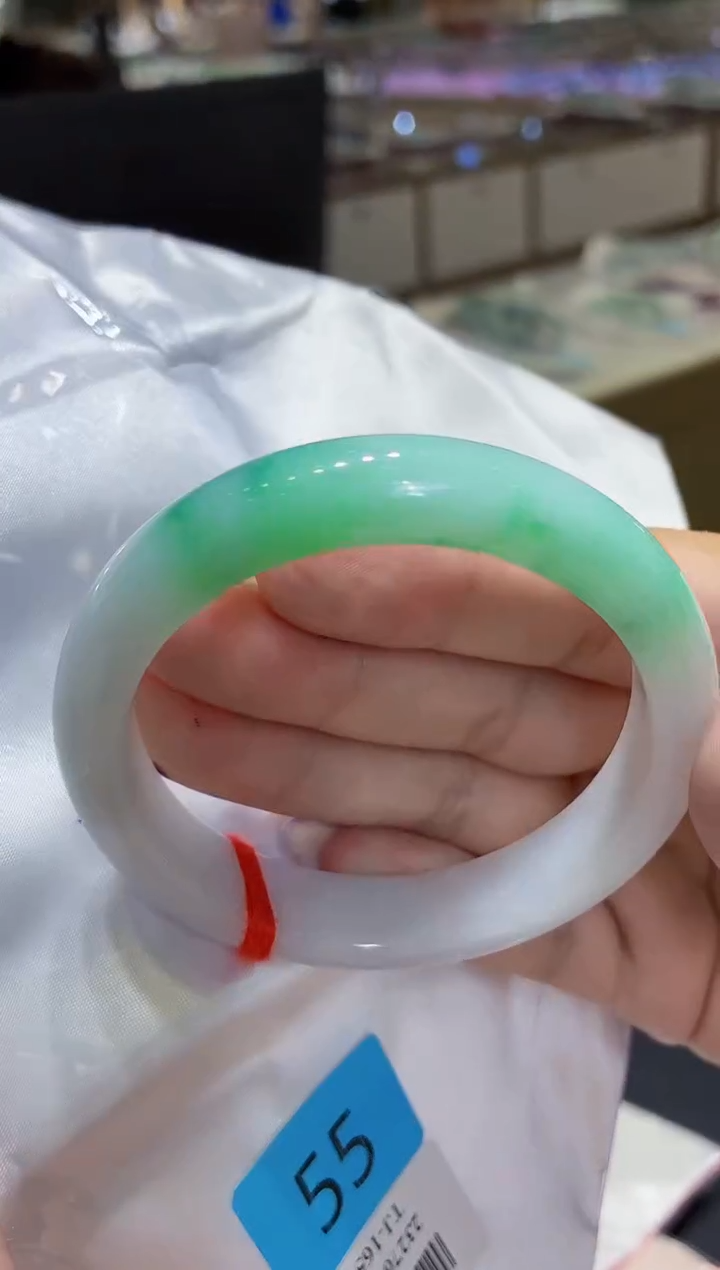 翡翠手镯未镶嵌翡翠手镯