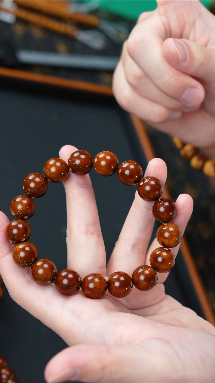 手串紫金鼠油核光珠13+      10692