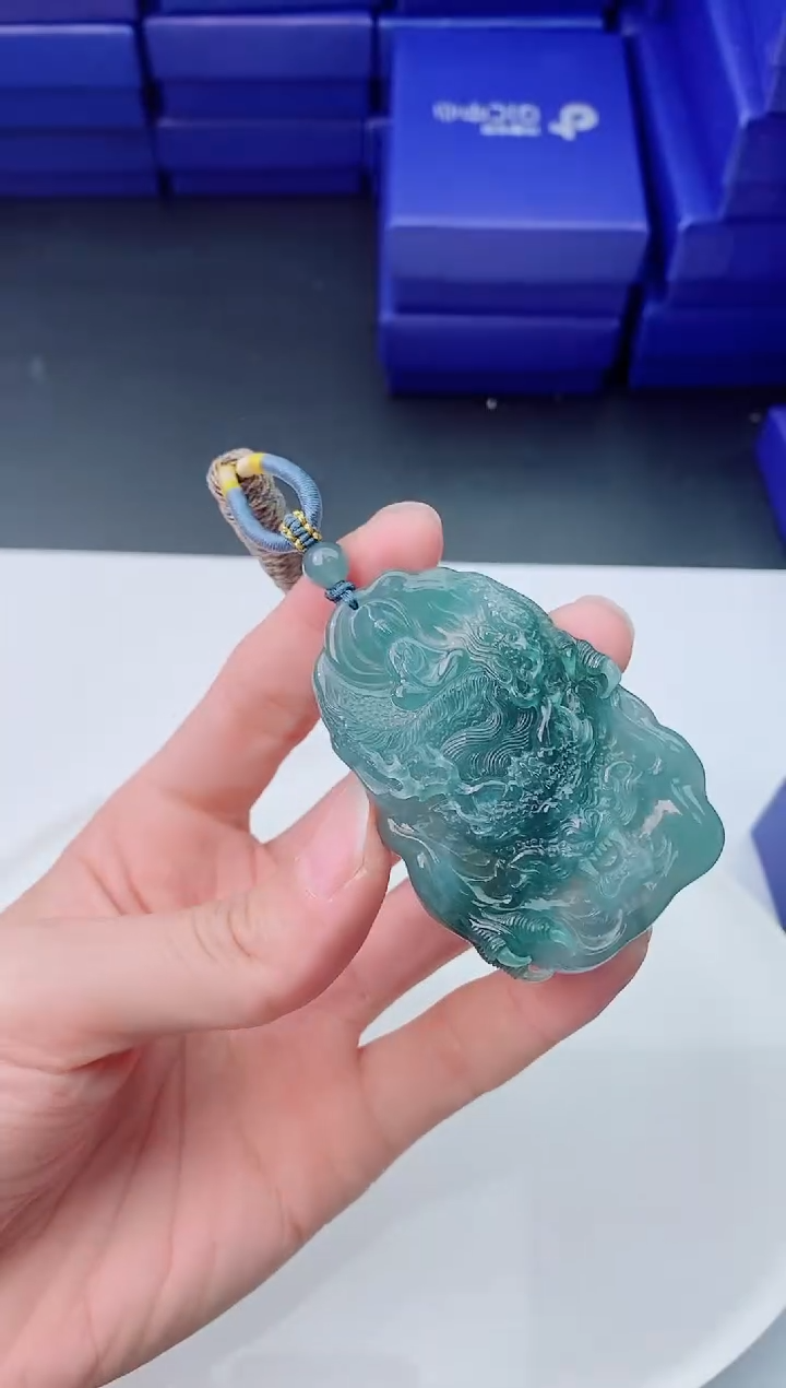 【闪购商品】翡翠颈饰未镶嵌           