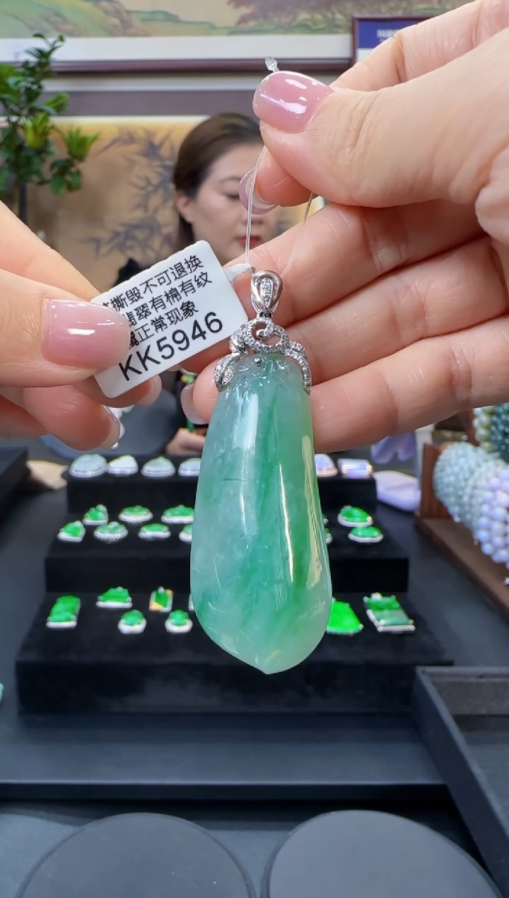 颈饰18K金镶嵌翡翠KK5946福果