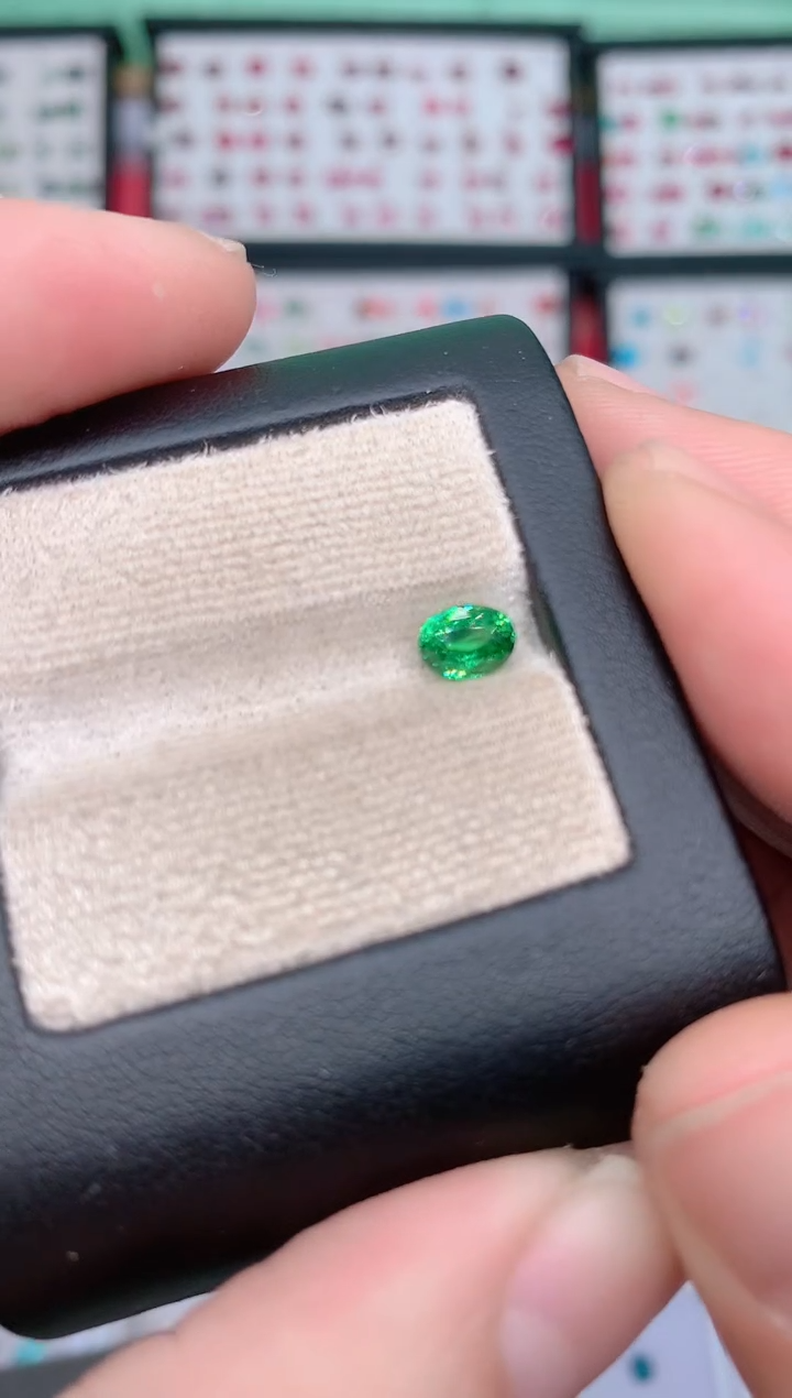 未镶嵌裸石石榴石（沙弗莱）1.02ct吉尔德