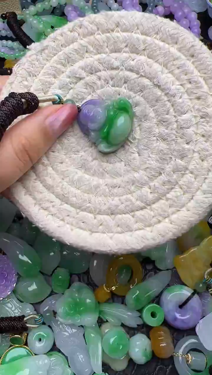 颈饰未镶嵌翡翠天然缅甸翡翠吊坠