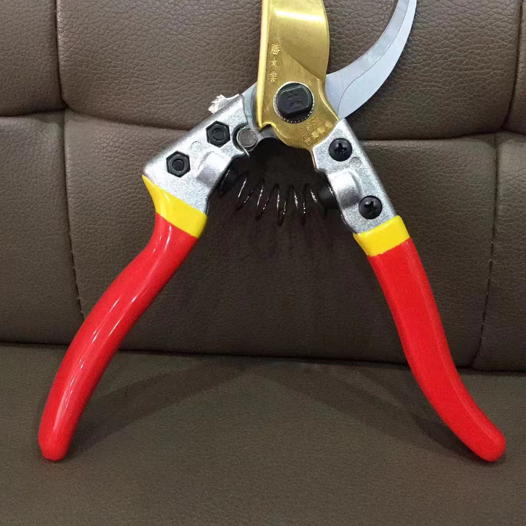 胜大业868红色剪刀送一把折叠锯