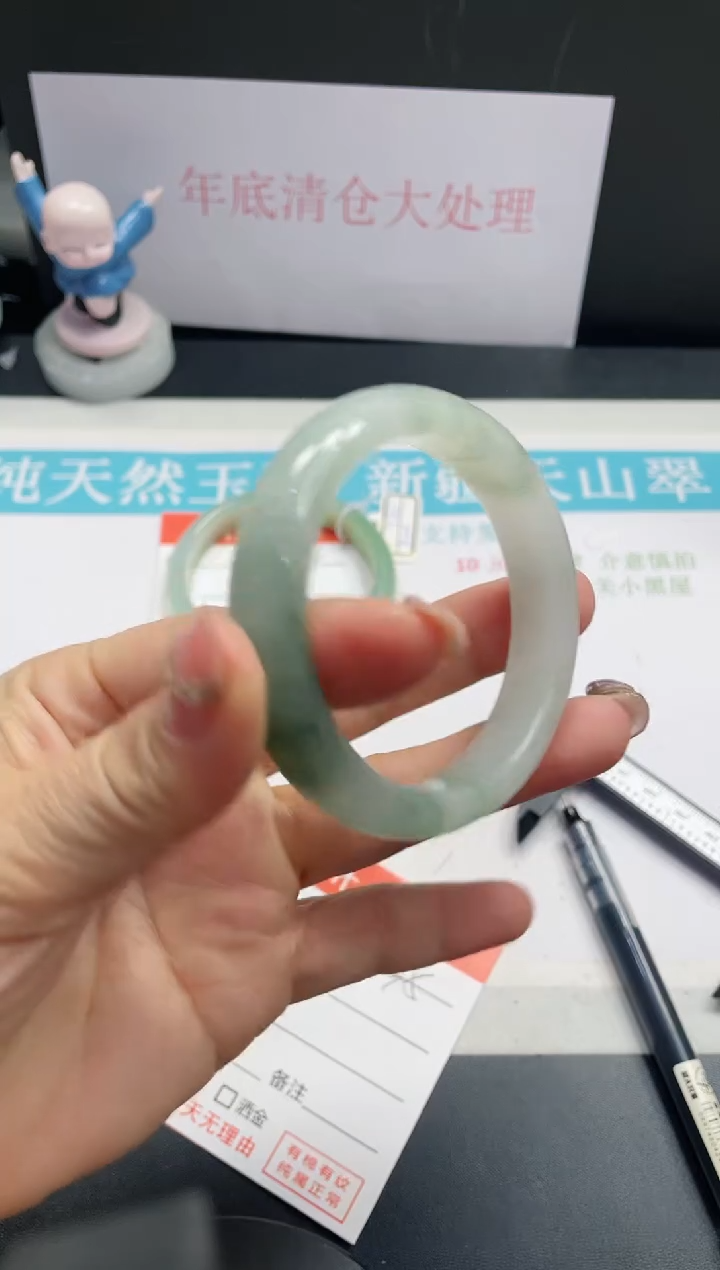 【闪购商品】石英质玉手镯未镶嵌35