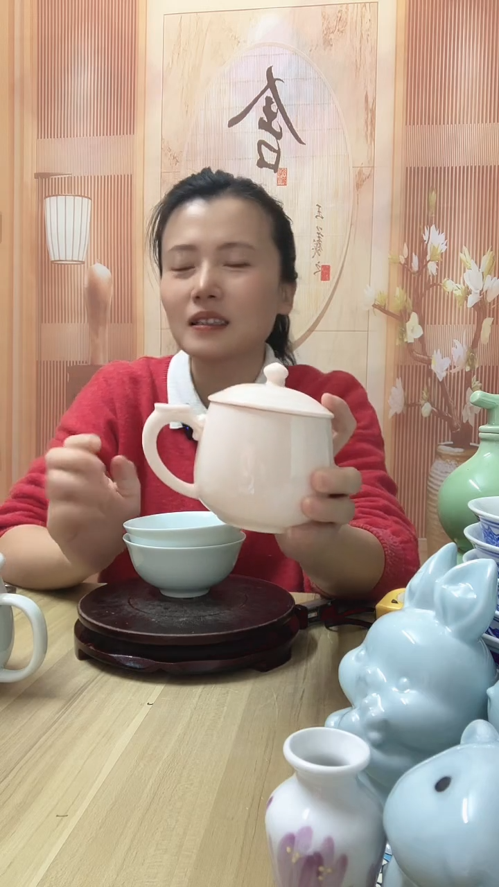 瓷家****?（微瑕）cc带盖茶杯1个