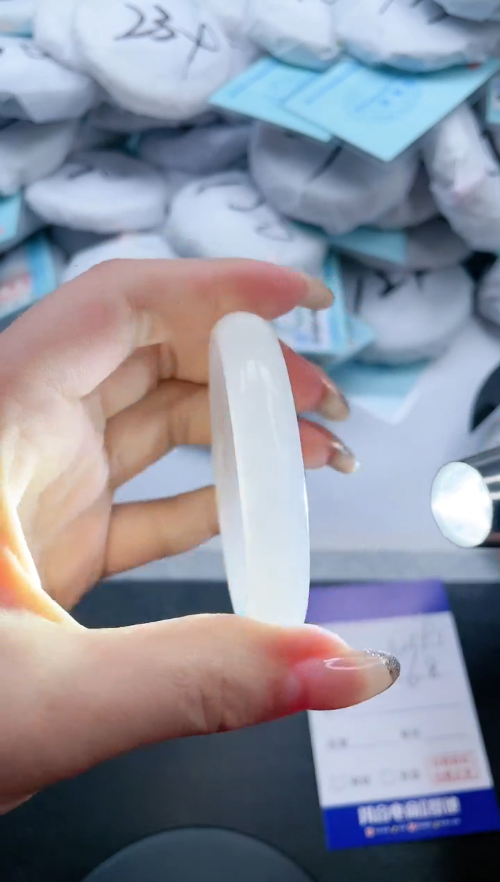 【闪购商品】石英质玉手镯未镶嵌13V191-50