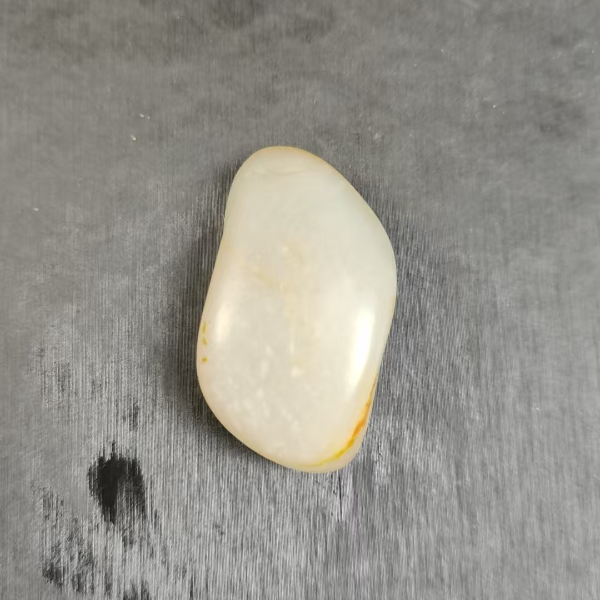 巴依哥精美和田玉16.9克