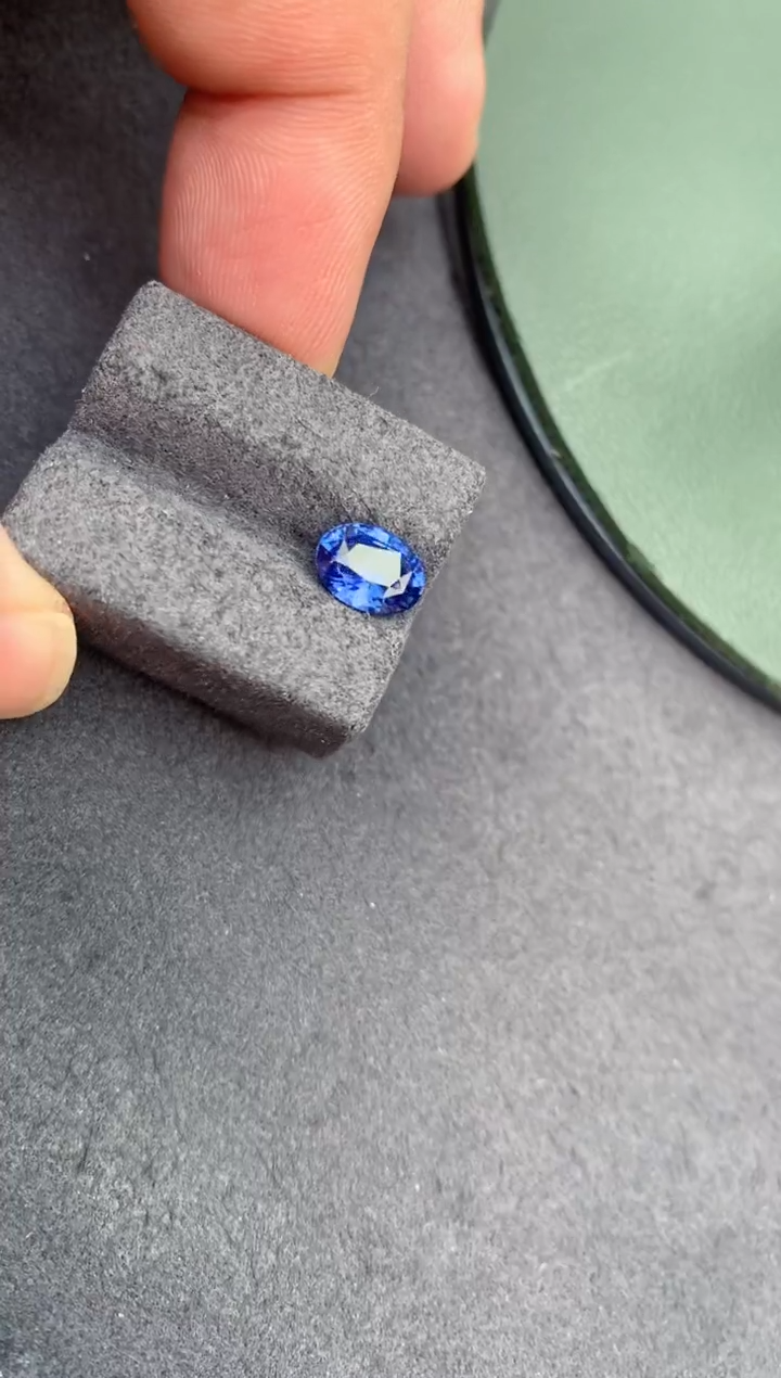 蓝宝石裸石2ct矢车菊 AF