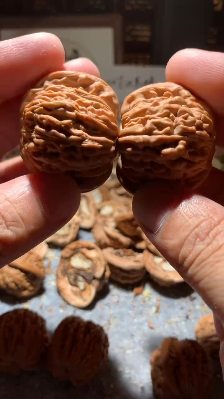 文玩核桃把件【核缘雅趣】42左右汉高楼，同尺寸随机发