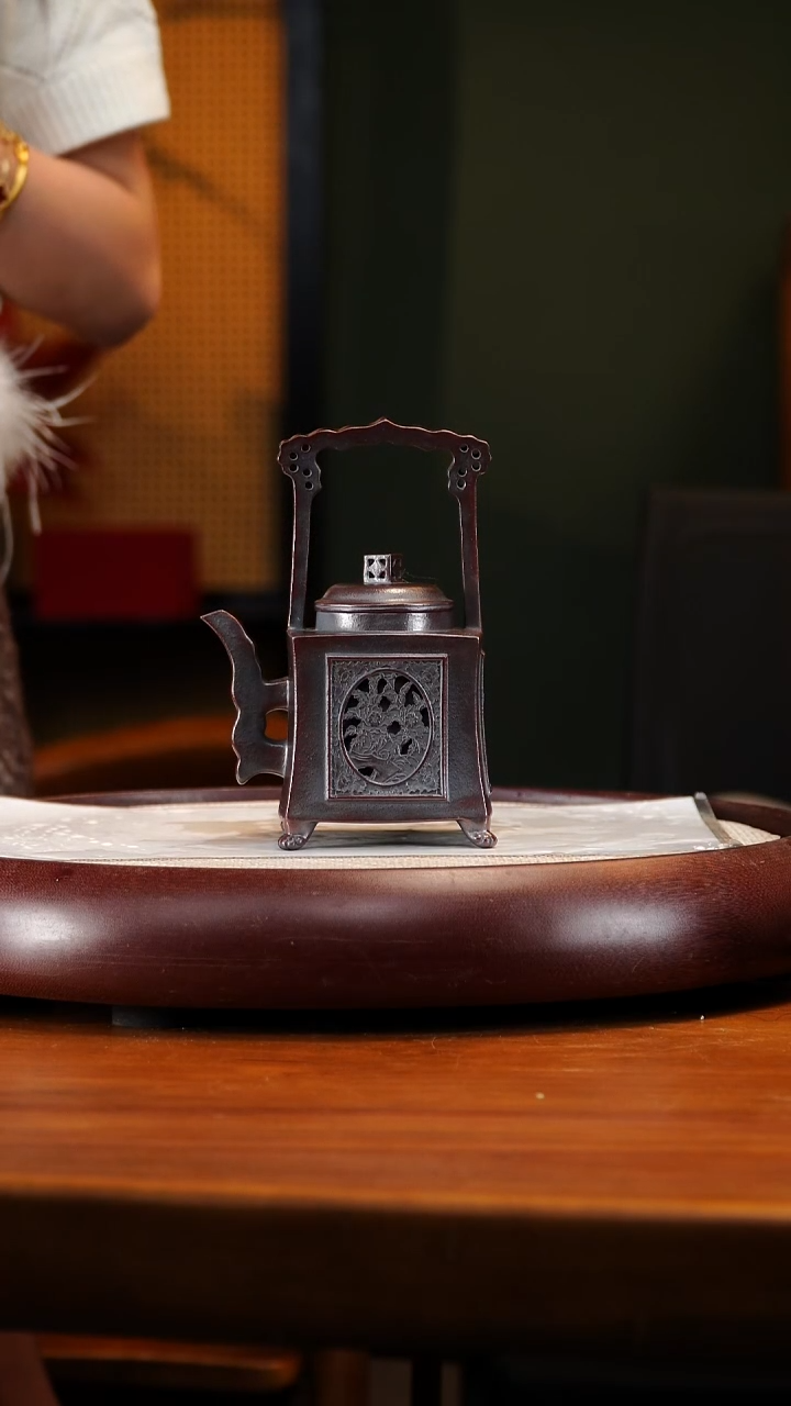 XXW64赤铁泥镂空四方提梁280cc