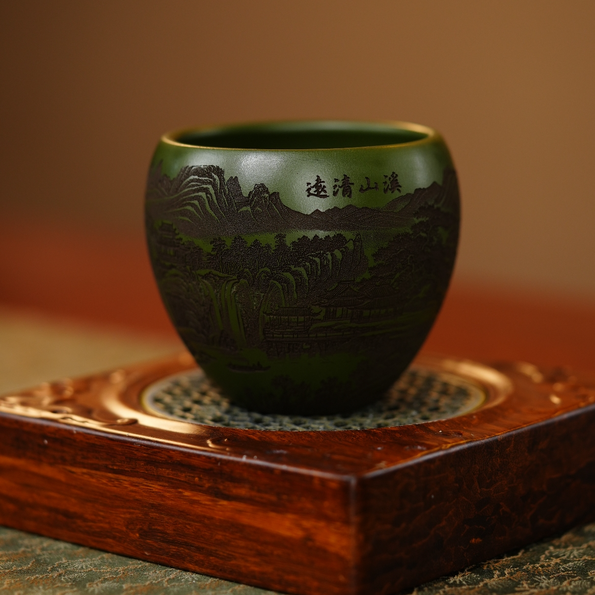 【6009溪山清远龙蛋杯】宜兴原矿紫砂老绿泥满刻溪山清远图大主人杯