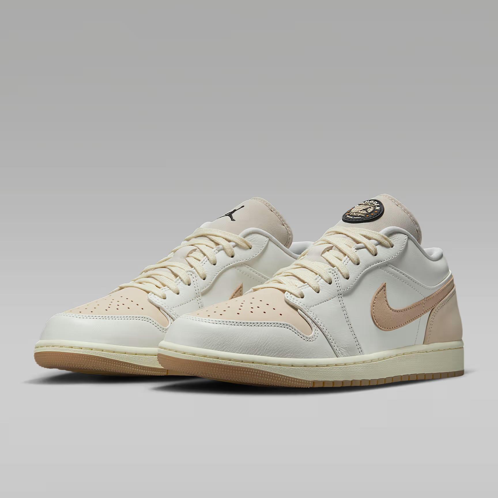 NIKE/耐克官方正品下站东单AJ1男女同款低帮运动板鞋IB8855-121