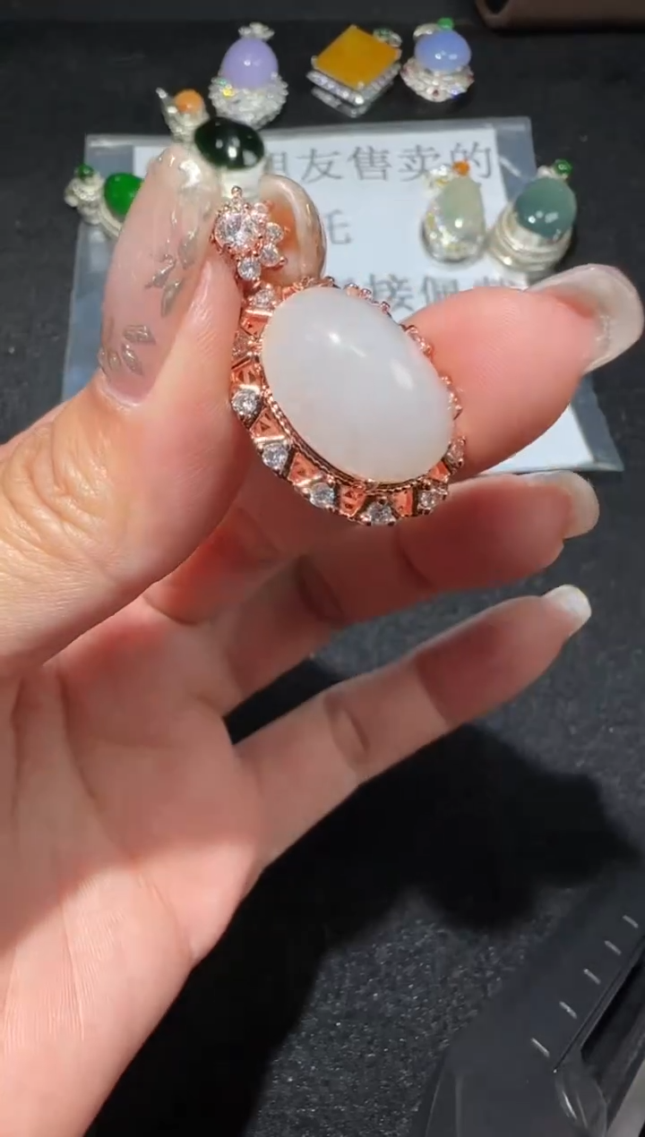 【闪购商品】翡翠吊坠(赠链)未镶嵌多样性发货拍一发一