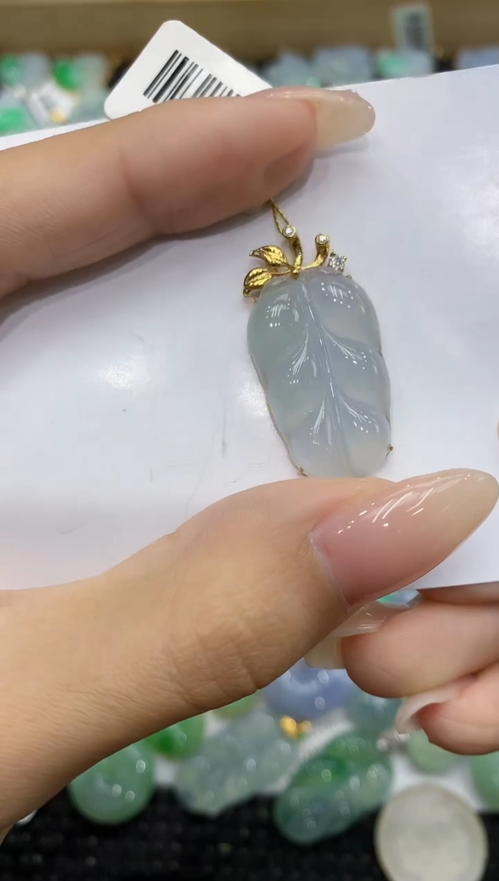 翡翠18K金镶嵌颈饰111111111111