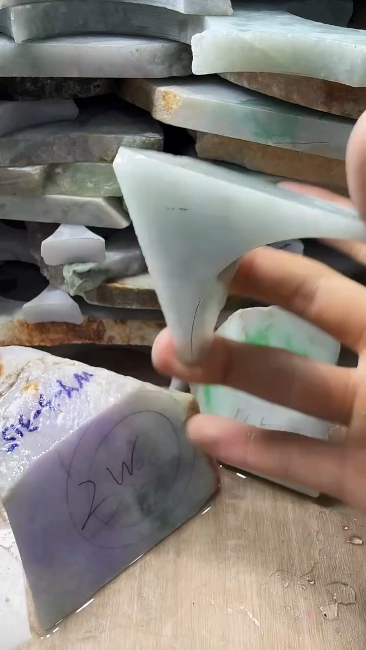 裸石翡翠晋****）天然翡翠A货花599