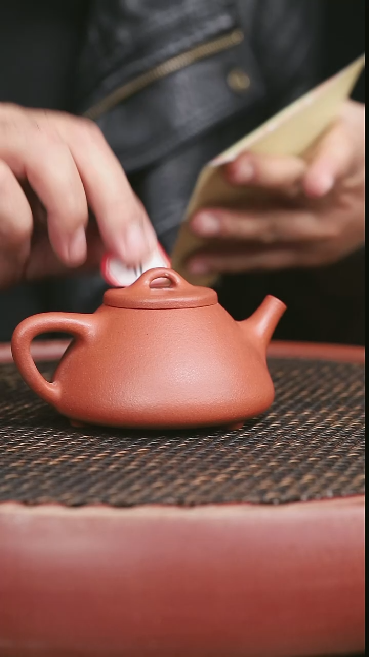 茶壶紫砂4号大红泥子冶石瓢160CC