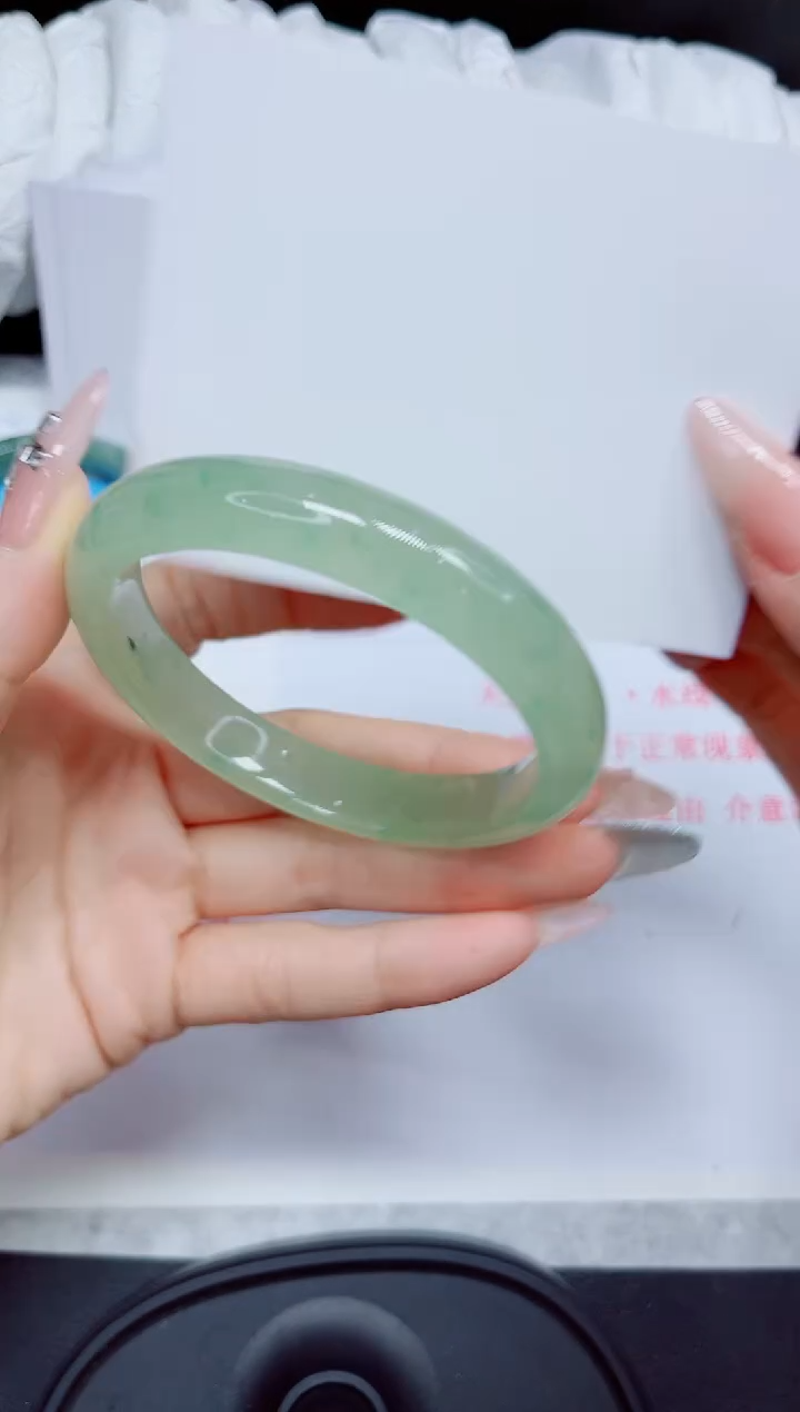 石英质玉手镯未镶嵌126.