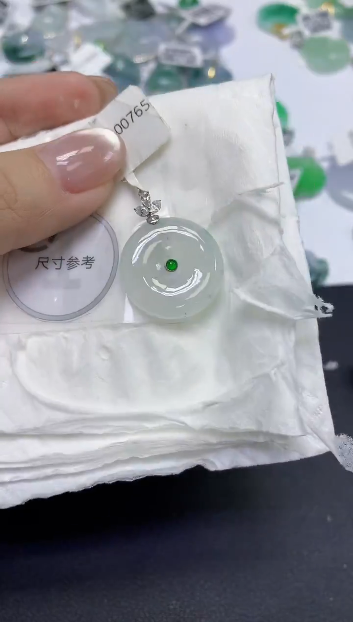 颈饰18K金镶嵌翡翠天然缅甸翡翠A货百元以上9元证书费自理