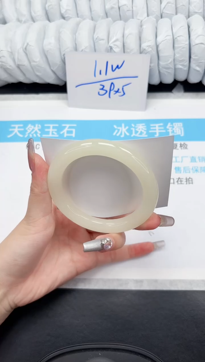 【闪购商品】石英质玉手镯未镶嵌107-60.2