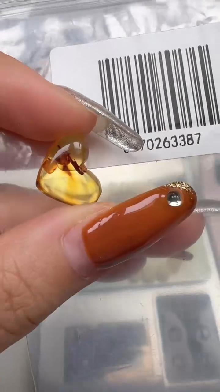 裸石琥珀未镶嵌如图