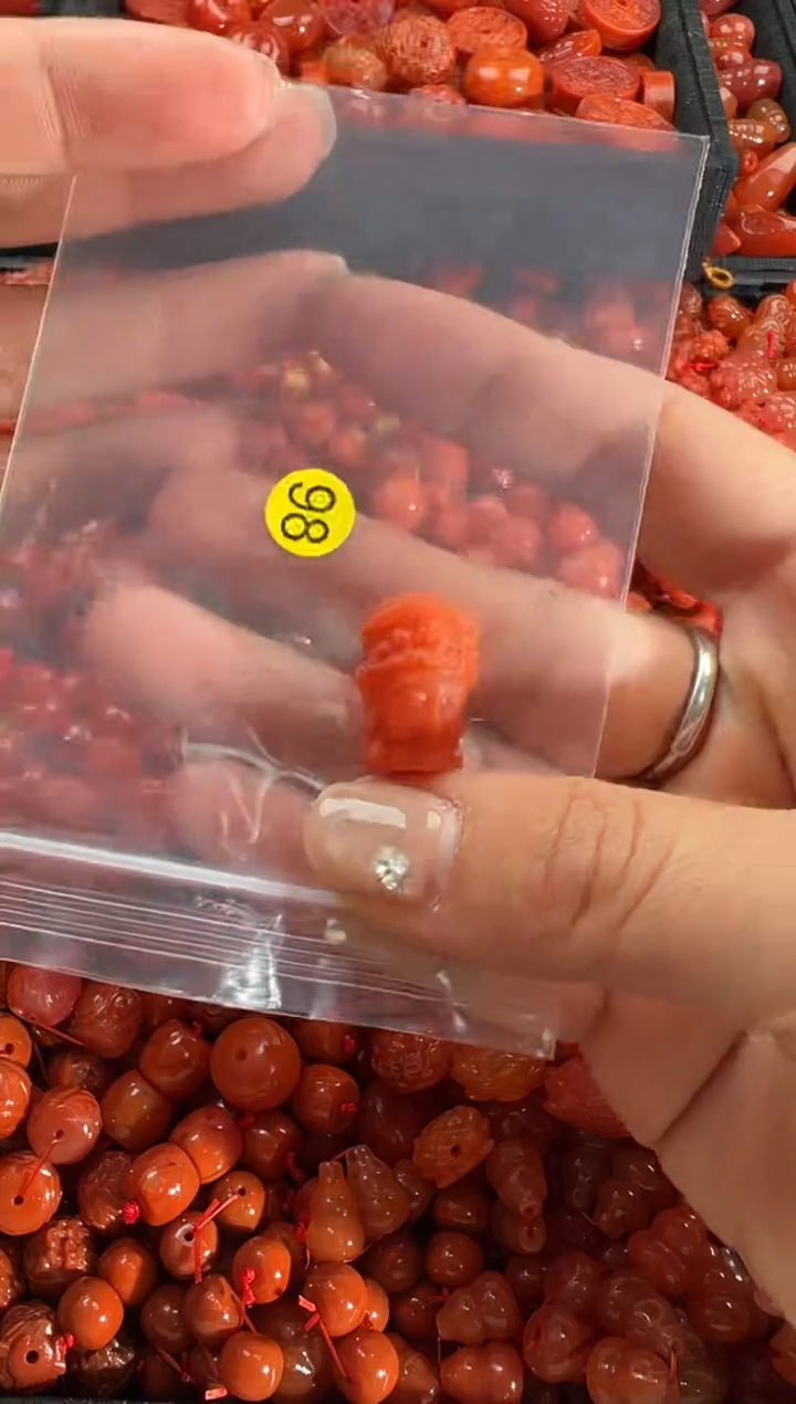 【闪购商品】南红玛瑙颈饰未镶嵌1