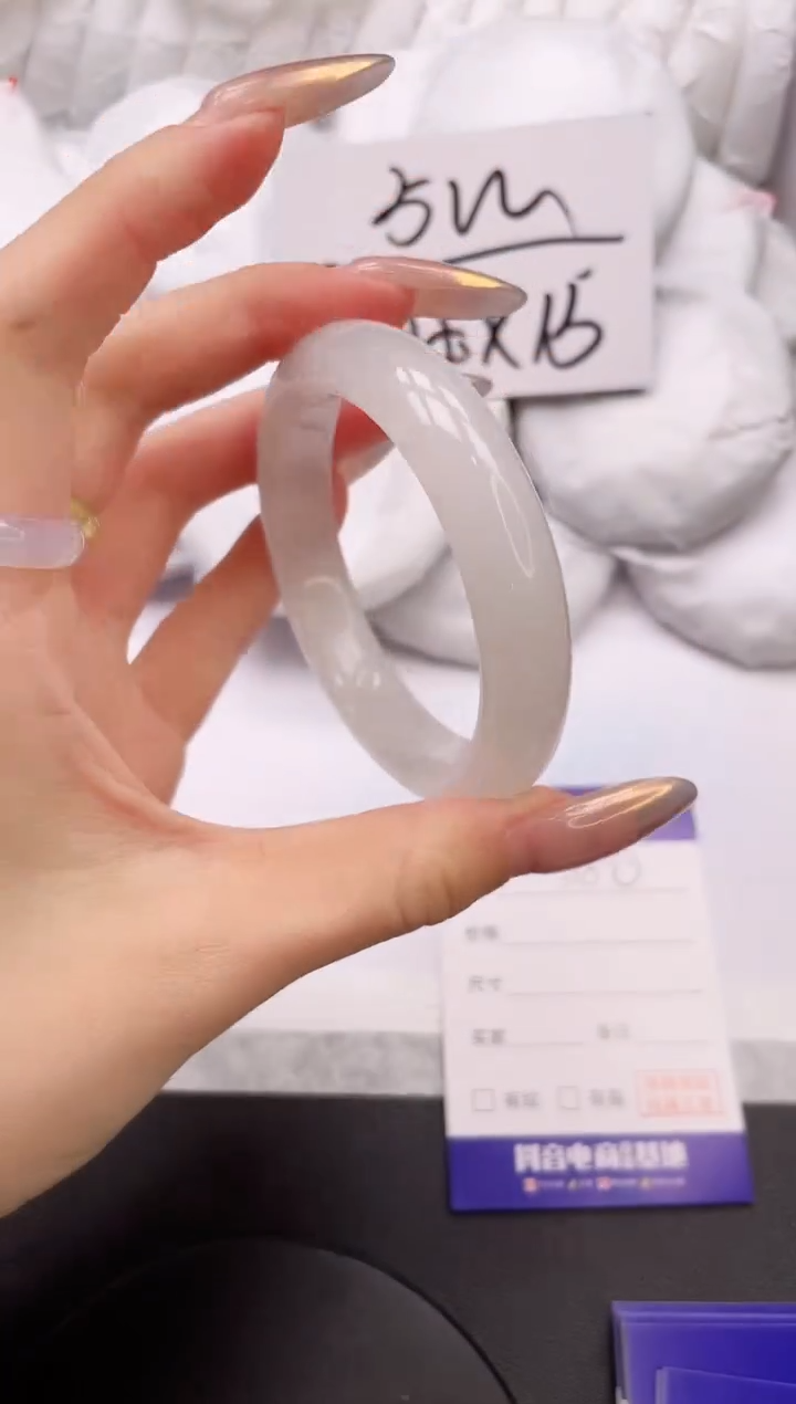 【闪购商品】石英质玉手镯未镶嵌16K380-54