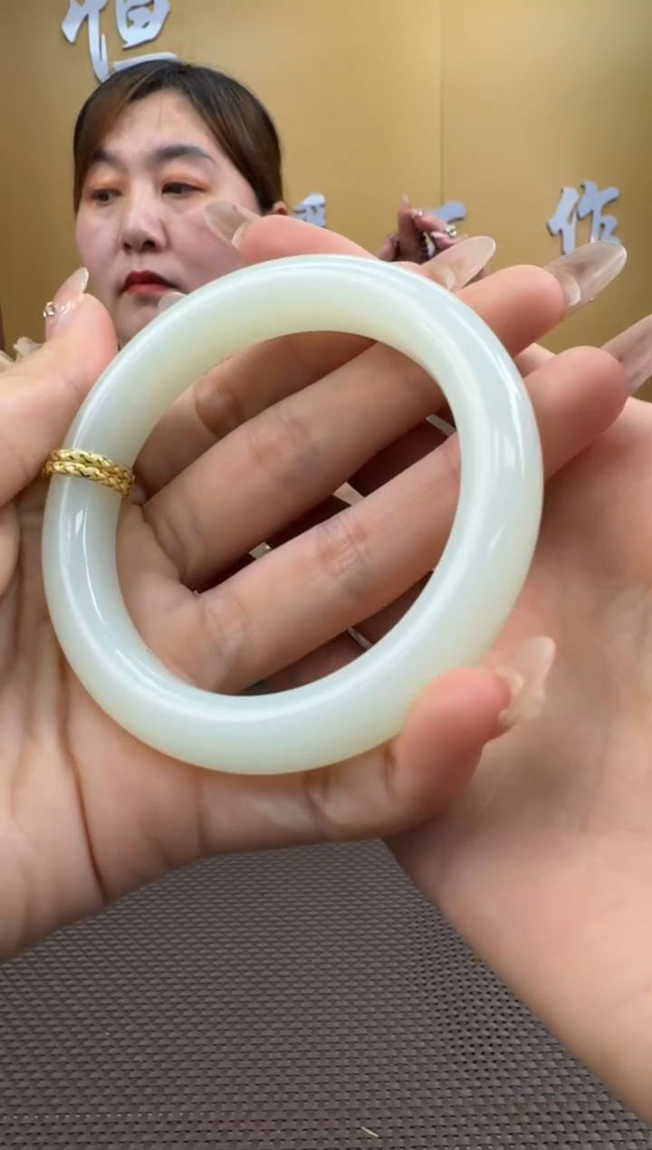 【闪购商品】和田玉手镯未镶嵌57