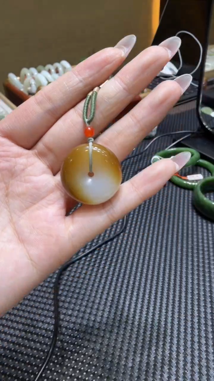 颈饰未镶嵌和田玉挂件