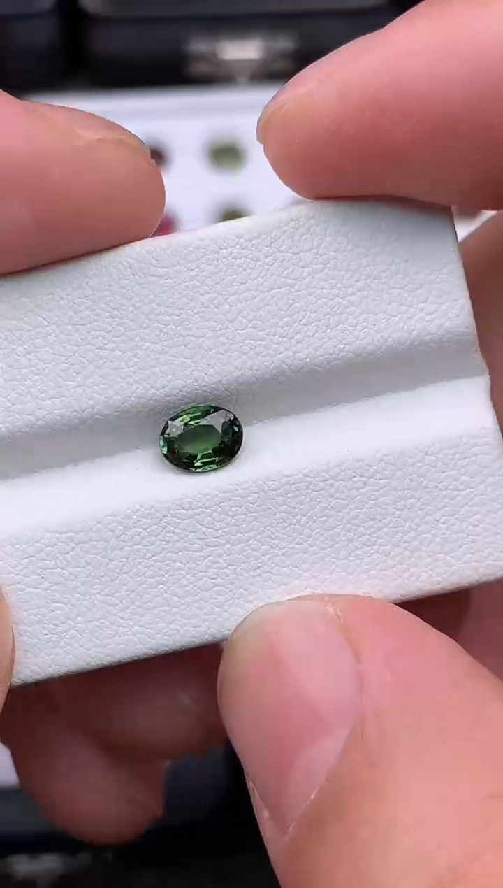 未镶嵌裸石碧玺0.8克拉