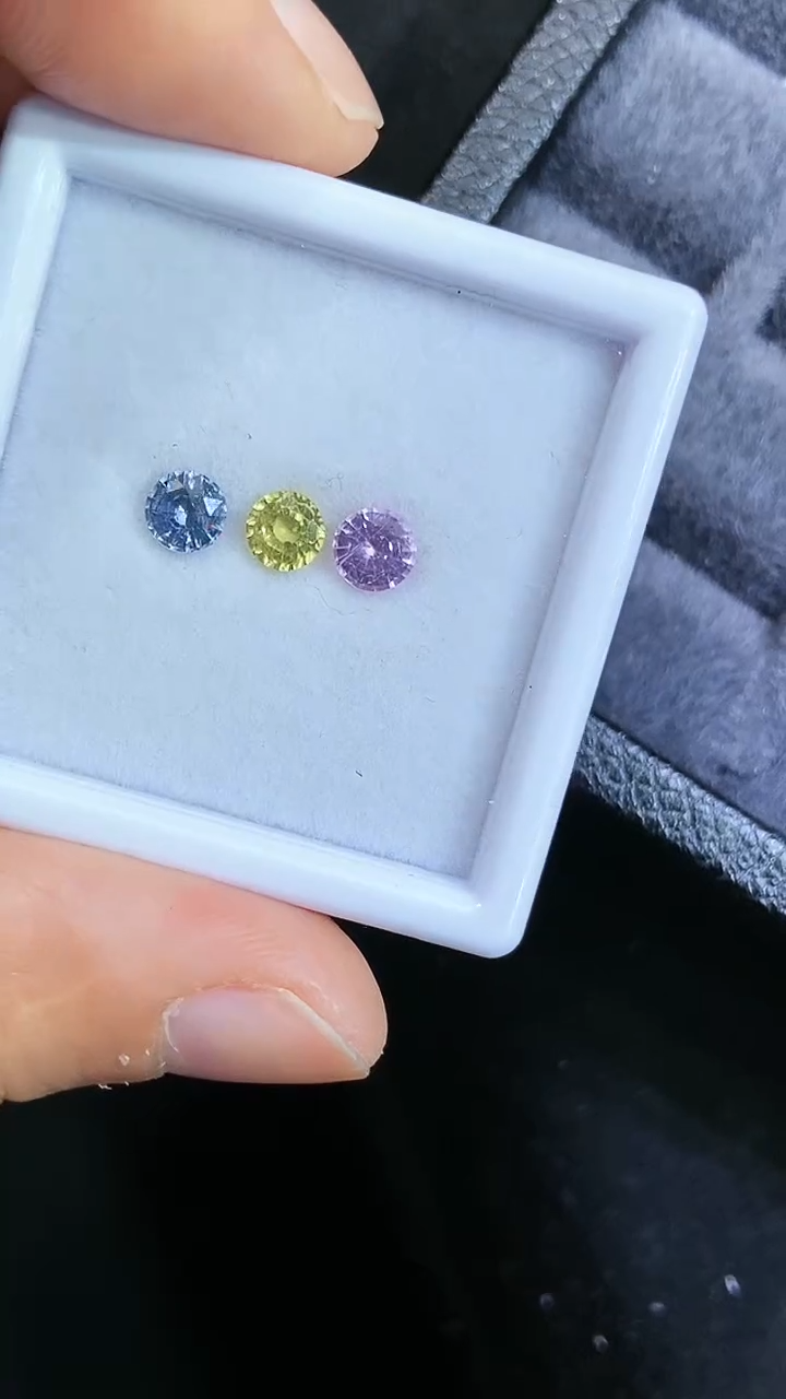 【闪购商品】定制蓝宝石定制未镶嵌天然三颗无烧1.6克拉