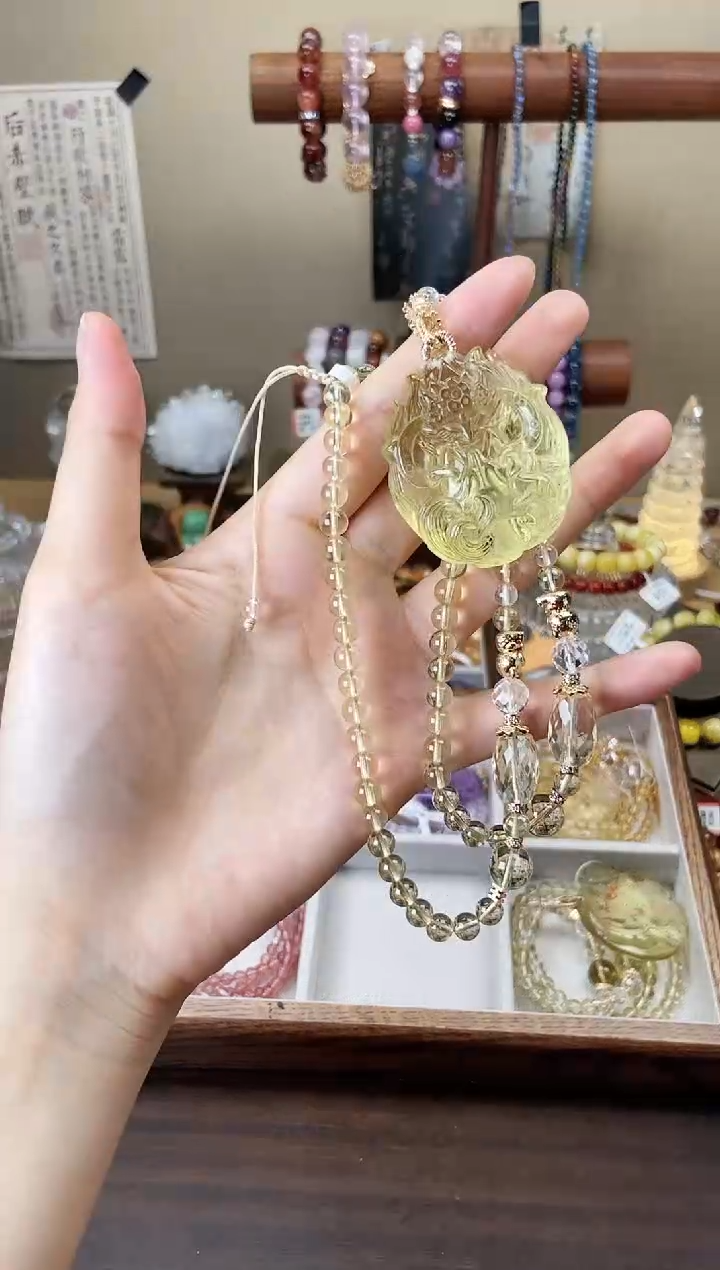 【闪购商品】合金项链水晶1.0黄水晶小狐牌  